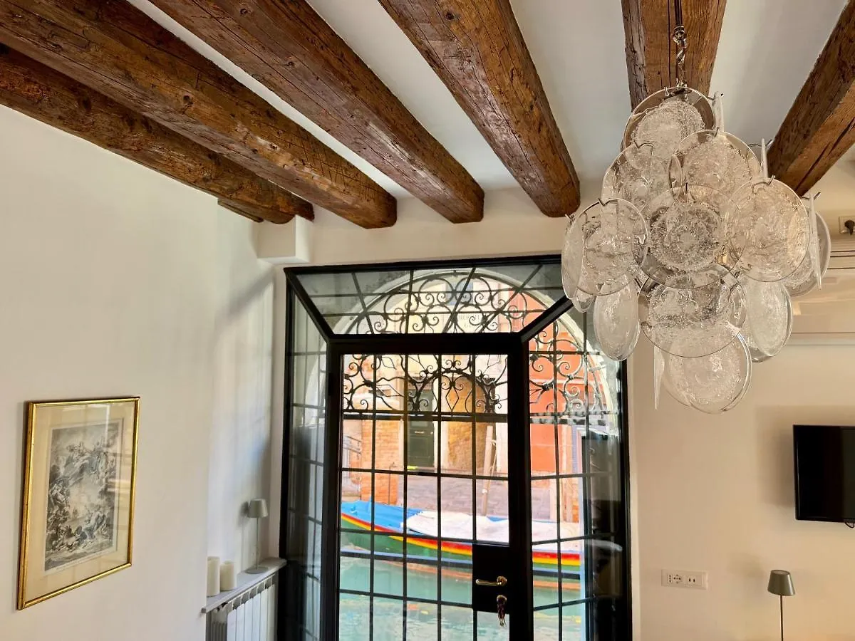 Ca Penini - Canal View Venice Apartment