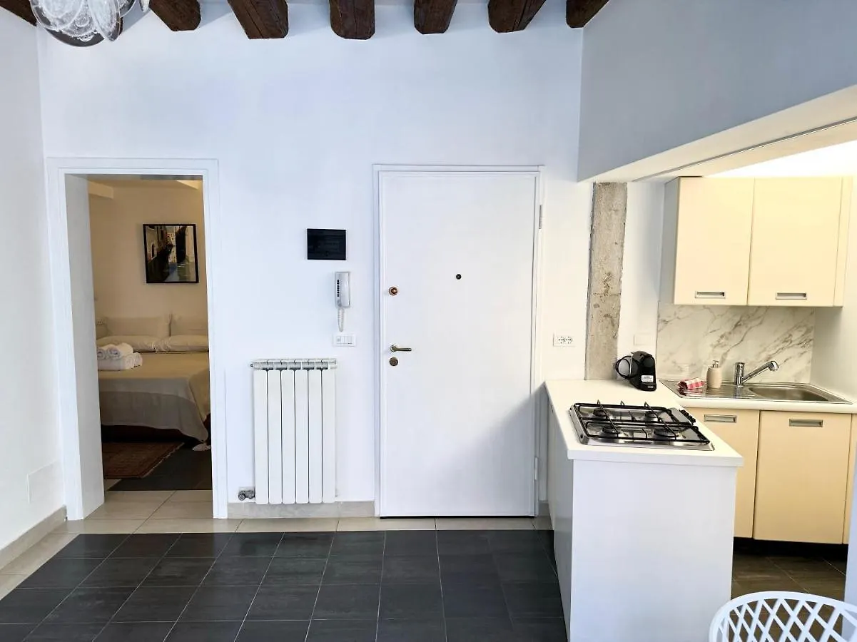 Apartment Ca Penini - Canal View Venice Italy