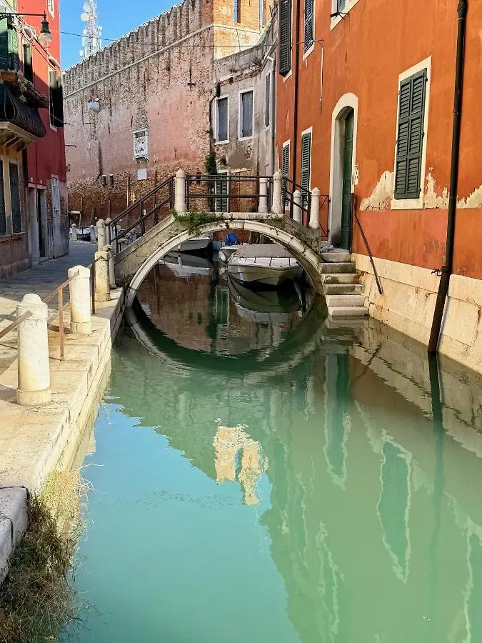 Ca Penini - Canal View Venice Apartment