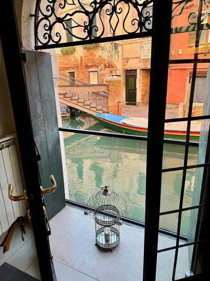 Apartment Ca Penini - Canal View Venice Italy