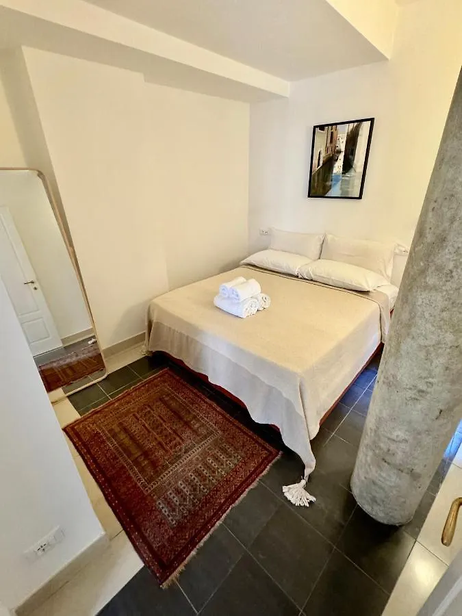 Ca Penini - Canal View Venice Apartment