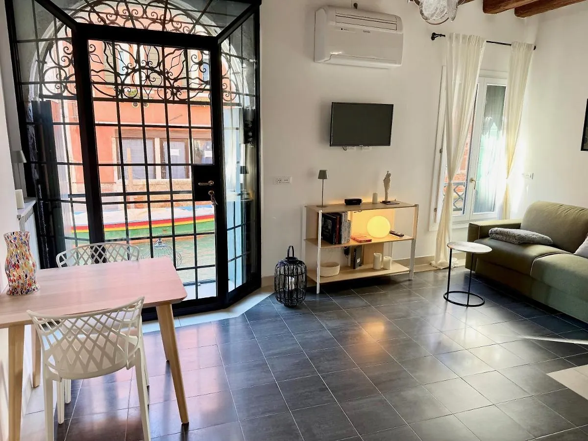 Ca Penini - Canal View Venice Apartment