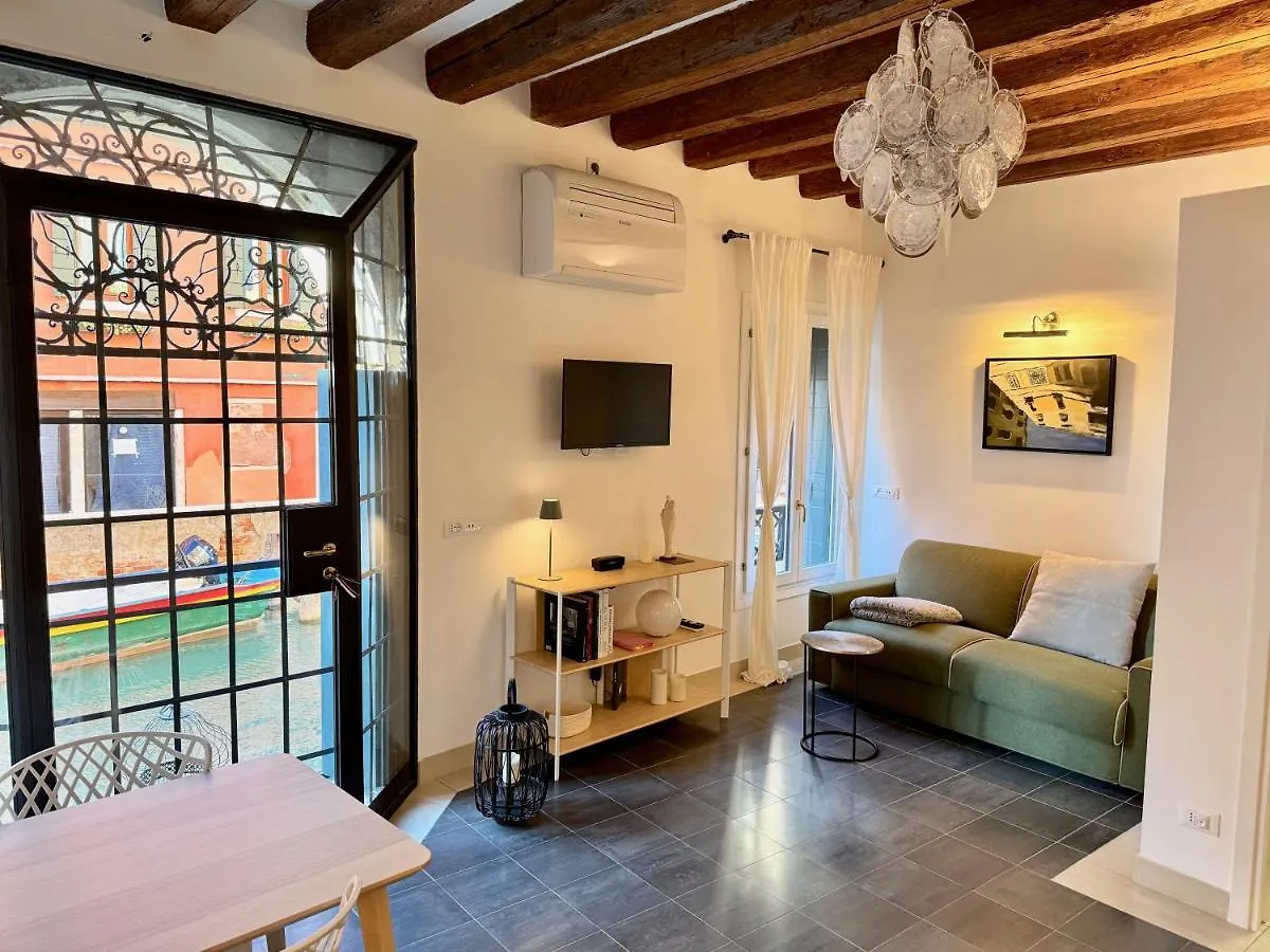Ca Penini - Canal View Venice Apartment