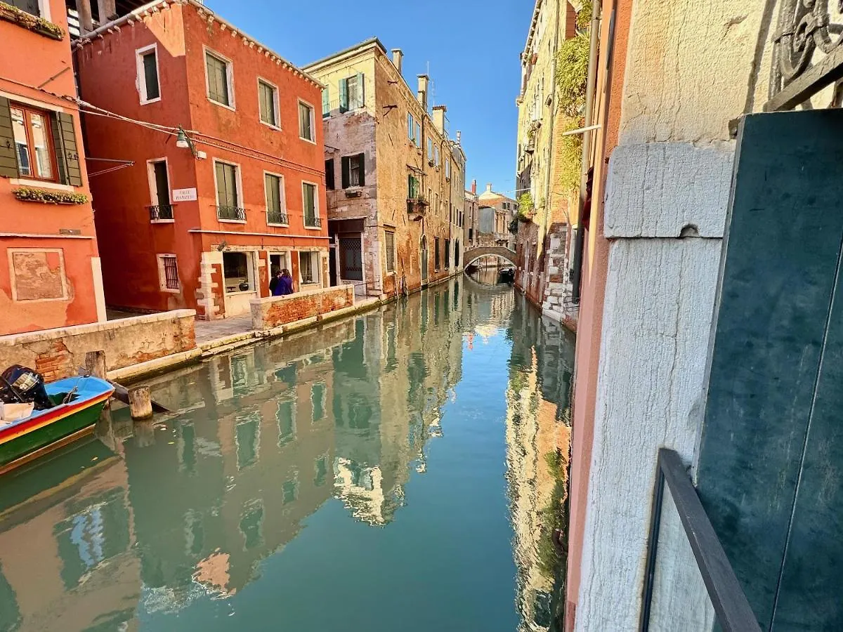 Apartment Ca Penini - Canal View Venice Italy